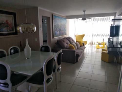 Apartamento A J�ia Da Praia Do Morro! Perto De Tudo.
