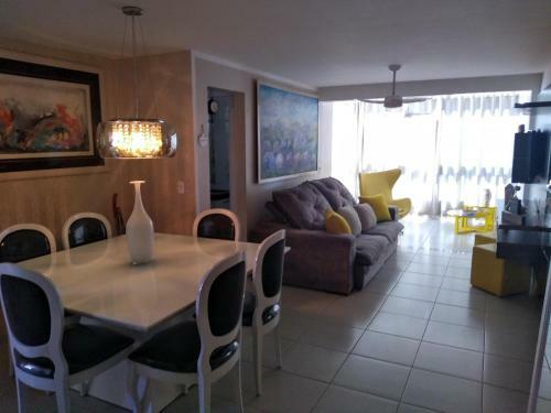 Apartamento A J�ia Da Praia Do Morro! Perto De Tudo.