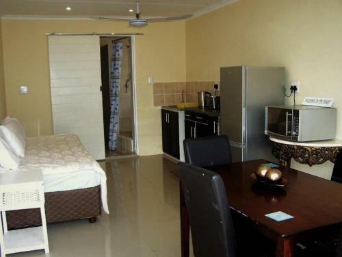 Hostal Aloha Africa Guest House @humewood Beachfront