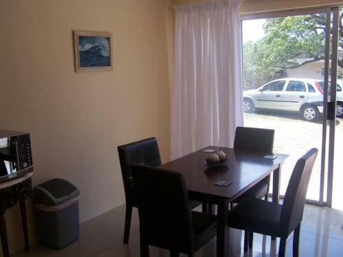 Hostal Aloha Africa Guest House @humewood Beachfront