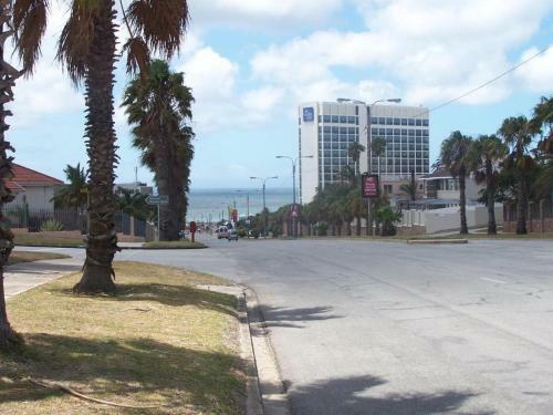Hostal Aloha Africa Guest House @humewood Beachfront