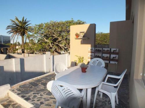 Hostal Aloha Africa Guest House @humewood Beachfront