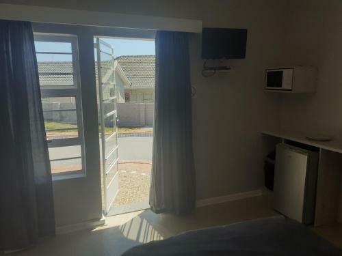 Hostal Aloha Africa Guest House @humewood Beachfront