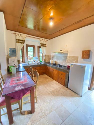 9 Pakis Villa