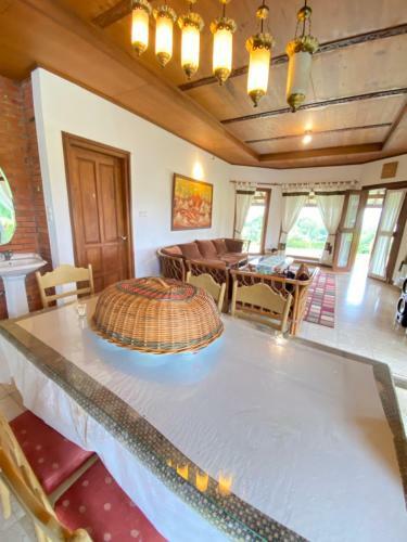 9 Pakis Villa