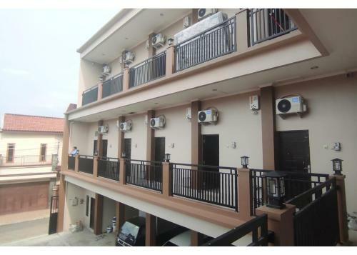 Urbanview Hotel John Sweet Home