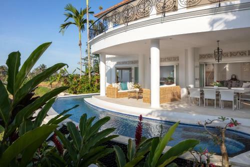 Villa Tau