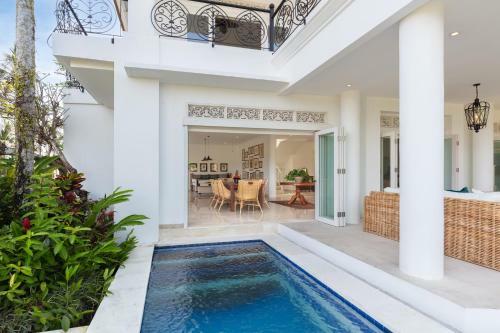 Villa Tau