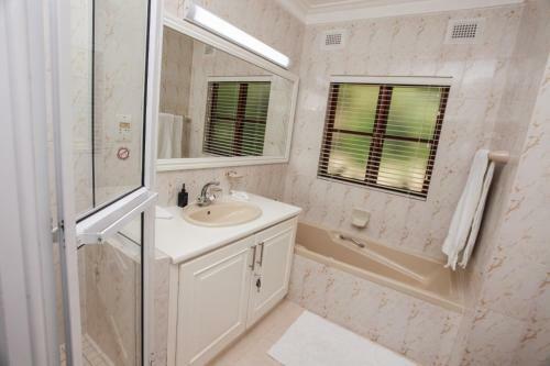 Selborne 4 Bedroom Delight Zpf19