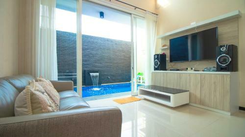 Villa Kedondong With Private Pool And Rooftop