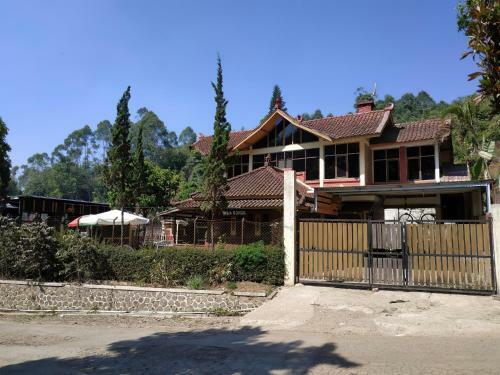 Villa Ayam Jago Ciwidey, Villa Di Ciwidey