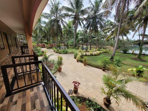 Hostal Shimmering View