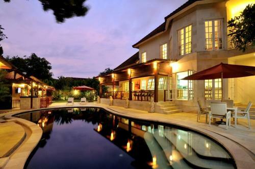 Huge 4 Bed Villa Space Galore, Walk To Beach