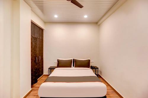 Hotel Collection O 45853 Sr Inn Awas Vikas