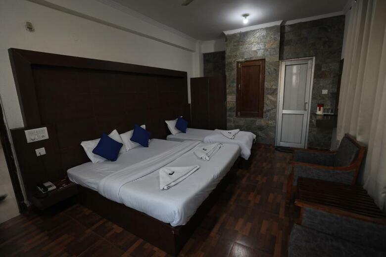 Mahadev Hotel And Resorts
