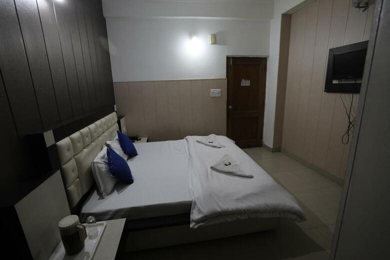 Mahadev Hotel And Resorts