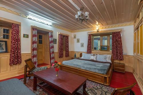 Villa Saffronstays Hardy's Hideaway