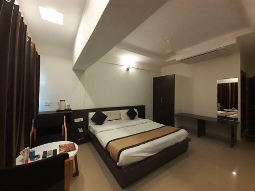 Hotel Bharat
