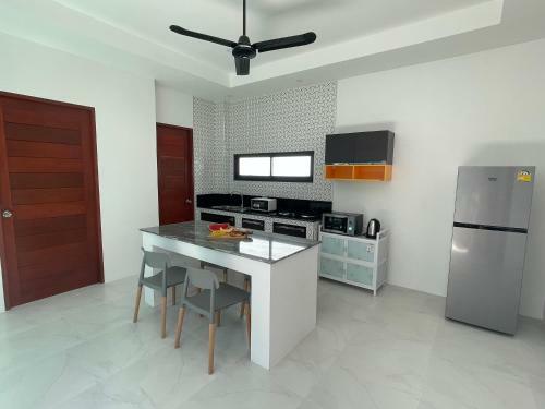 Villa 7 Chambres � Quelques Pas De La Plage !