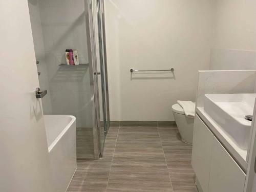 Oakleigh Stylish 3 Bedrooms Apartment 4c