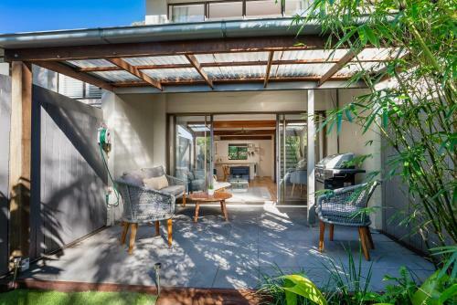 Apartamento Stylish Townhouse, Private Courtyard Walk To Beach