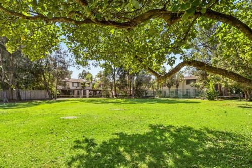Apartamento Stylish Townhouse, Private Courtyard Walk To Beach