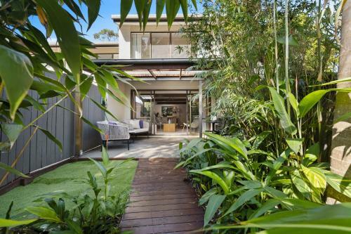 Apartamento Stylish Townhouse, Private Courtyard Walk To Beach