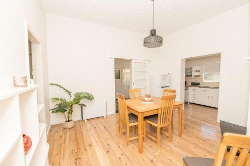 Anson Cottage 1900s Cbd Home Private & Practical