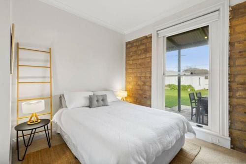Waterview- Queenscliff, Bay Views, Pet Friendly