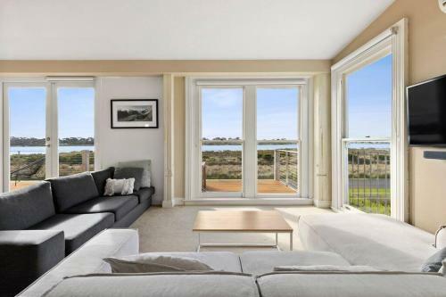 Waterview- Queenscliff, Bay Views, Pet Friendly