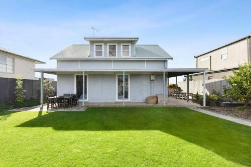 Waterview- Queenscliff, Bay Views, Pet Friendly