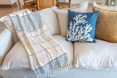 Blue Vista - Luxury Beachfront Apartment