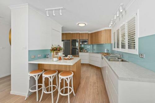 Blue Vista - Luxury Beachfront Apartment