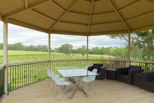 Rocky House Pergola Resort