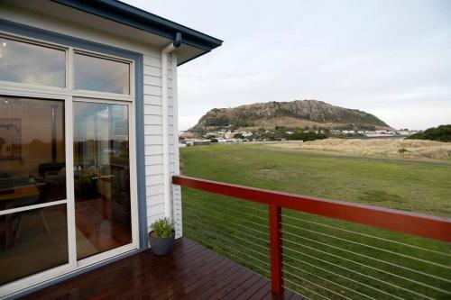 Stanley Beach House With Stunning Nut Views!