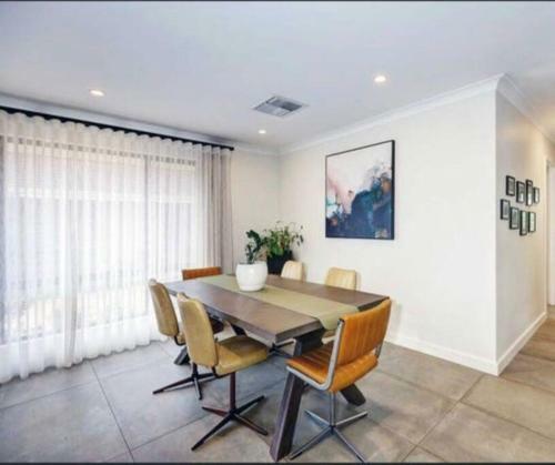 Villa Modern, Cheerful, Large Private Home With Secure Parking