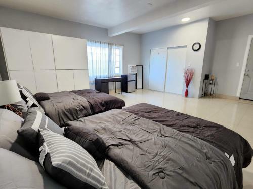 Hostal 2 Bedroom Private And Outside Kitchen