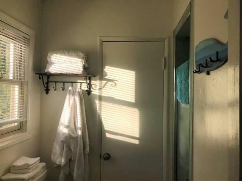 Beach Home In Sherman Oaks!