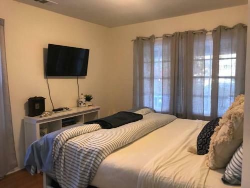 Beach Home In Sherman Oaks!