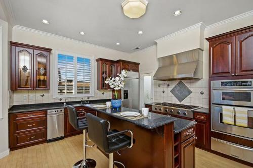 Villa Glamorous South San Francisco Home