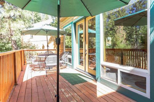 Huge Tri-level 6br 4ba, Continuous Hot Water Tank! Home
