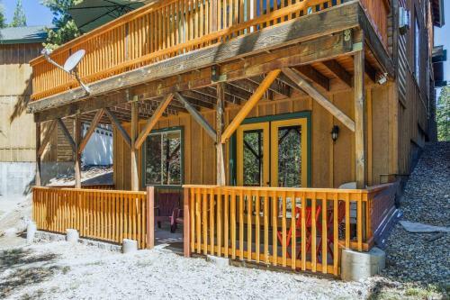 Dog Friendly Summer Vacation Hub Near Town Home