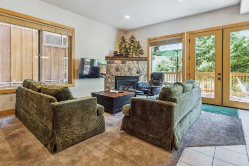 Dog Friendly Summer Vacation Hub Near Town Home
