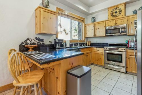 Dog Friendly Summer Vacation Hub Near Town Home