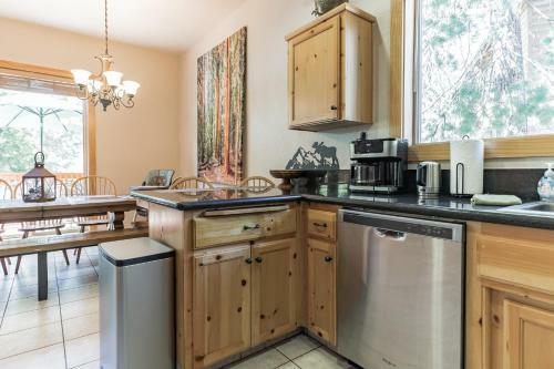 Dog Friendly Summer Vacation Hub Near Town Home