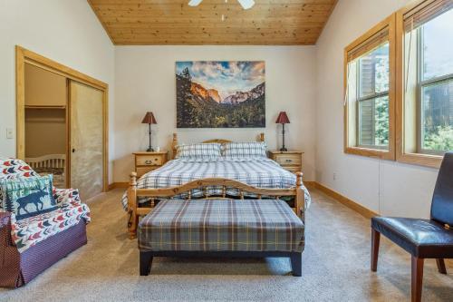Dog Friendly Summer Vacation Hub Near Town Home