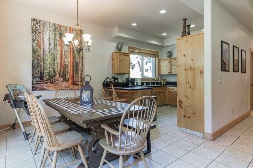 Dog Friendly Summer Vacation Hub Near Town Home