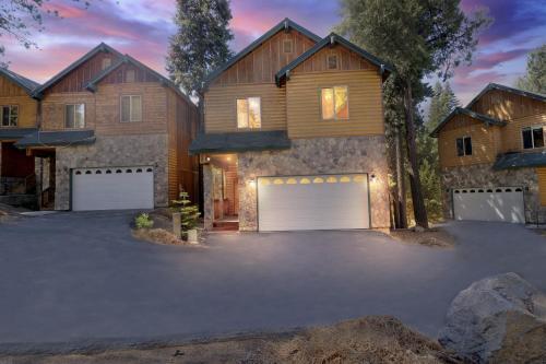 Dog Friendly Summer Vacation Hub Near Town Home