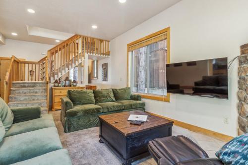 Dog Friendly Summer Vacation Hub Near Town Home