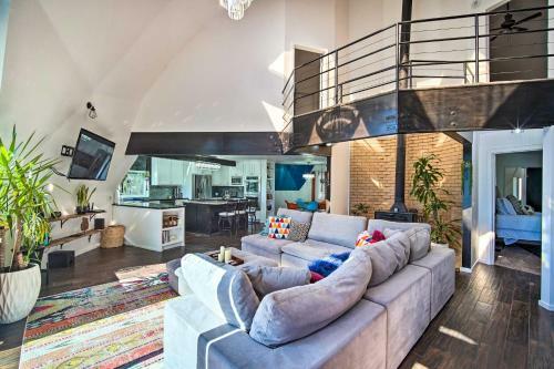 Modern Dome-shaped Cabin With Deck And Mtn Views